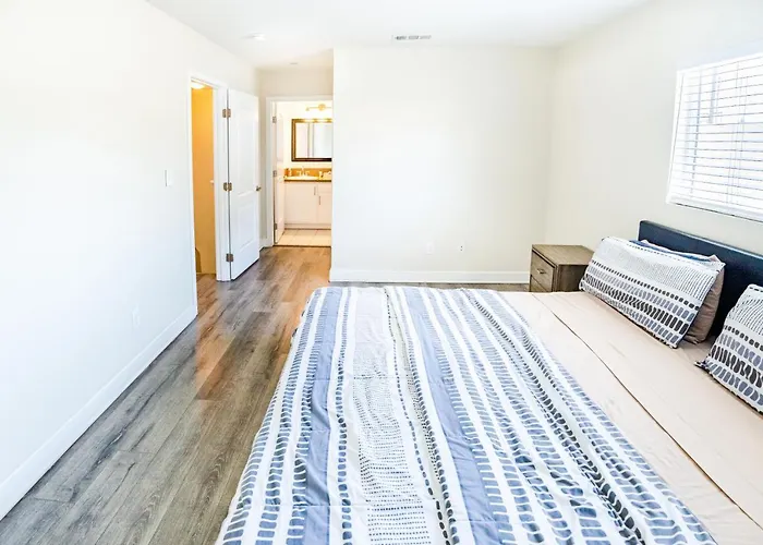 Large Chic 5-Bedroom 3 Bathroom Clost To Downtown La