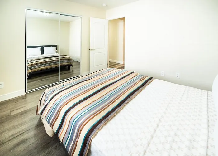 Large Chic 5-Bedroom 3 Bathroom Clost To Downtown La