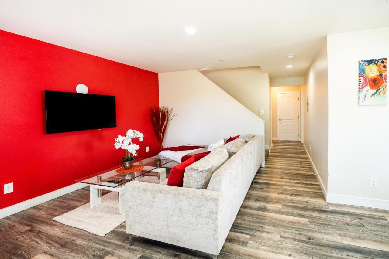 Large Chic 5-bedroom 3 Bathroom Clost To Downtown La Apartment *